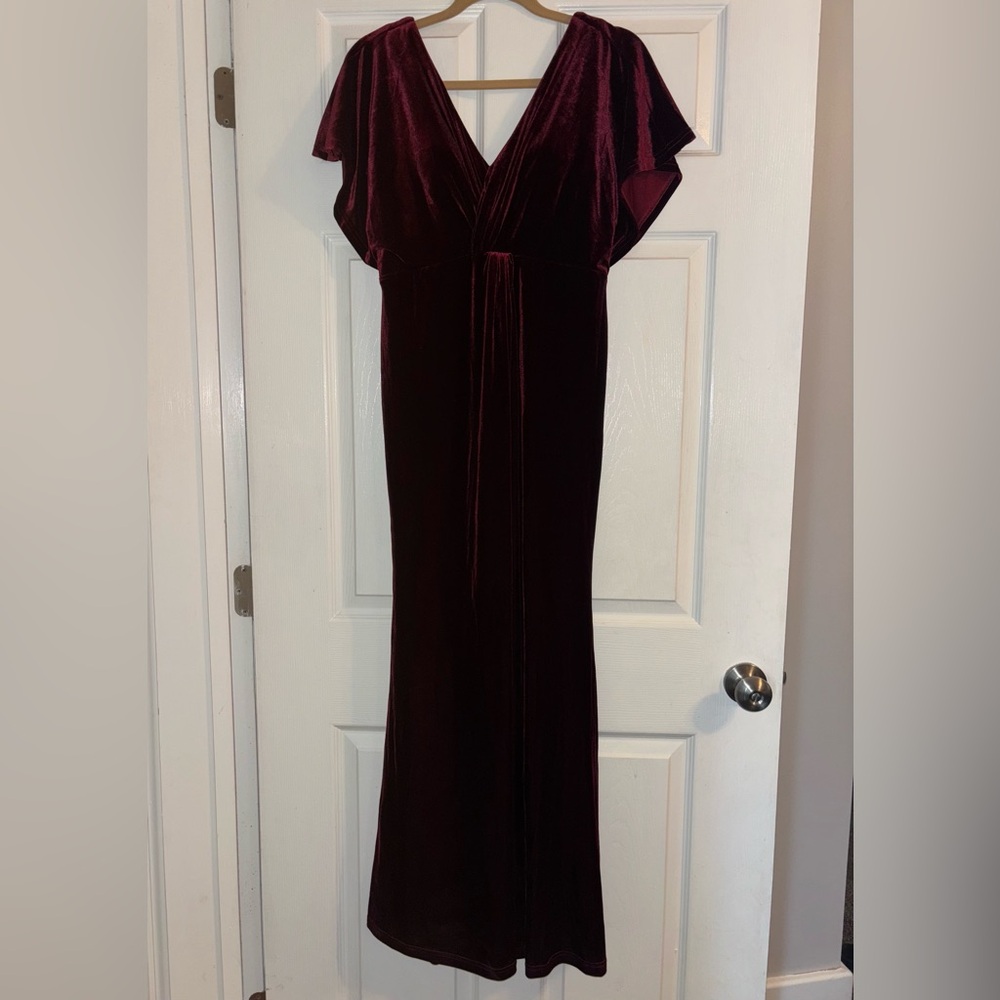 Revelry NWT Gwen Burgundy Dress Size 8 Petite Maxi